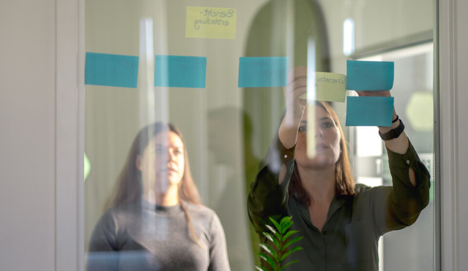 Bild des Beratungsteams von Fokus Zukunft bei einem Strategieworkshop.