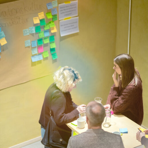 Bild des Fokus Zukunft Teams - nachdenklich.
